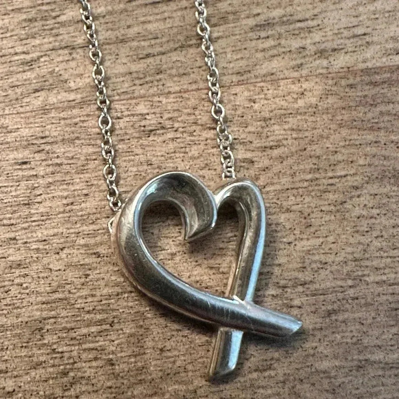 ✨Tiffany & Co. Silver Heart Necklace - Picture 2 of 11